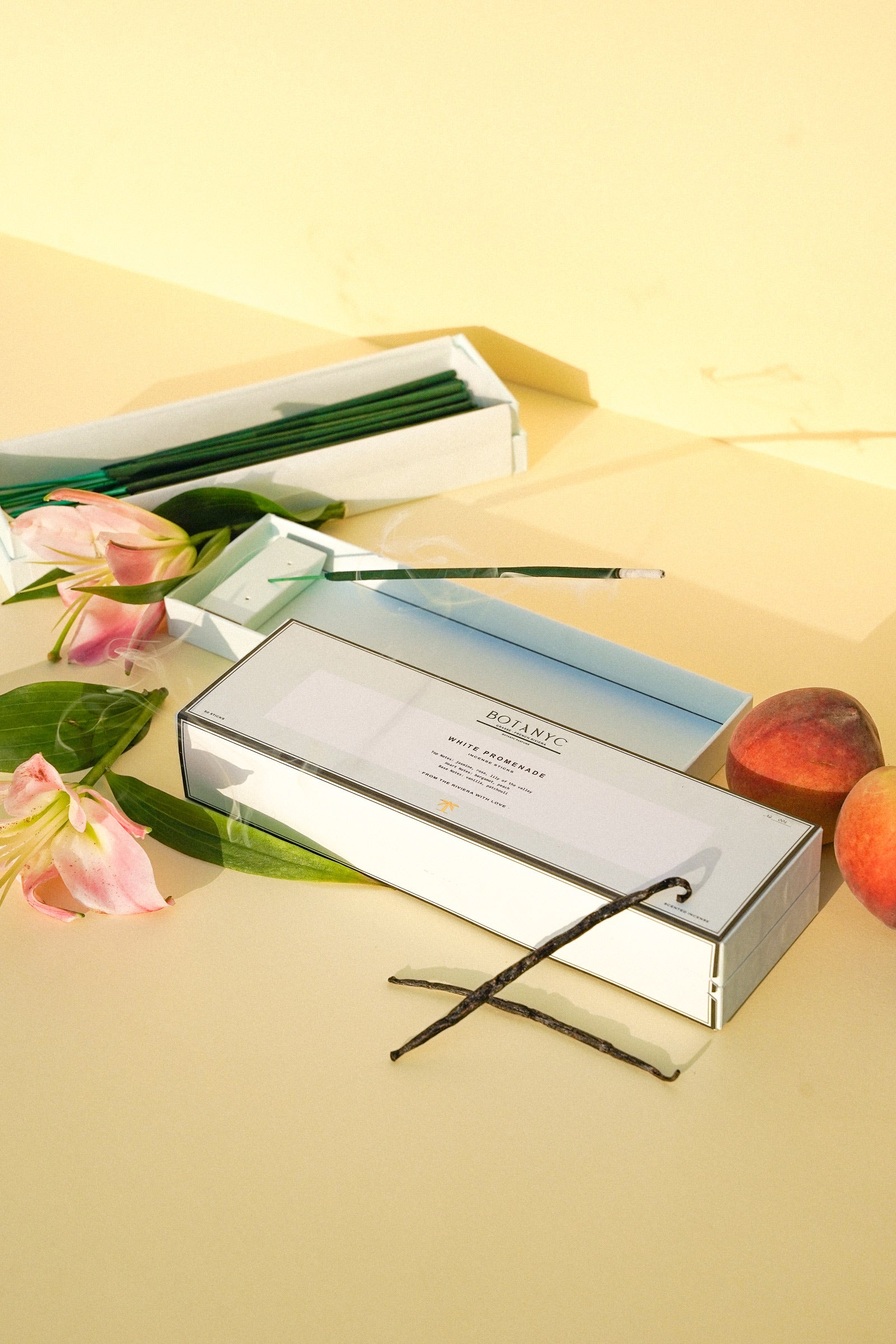 WHITE PROMENADE INCENSE STICKS